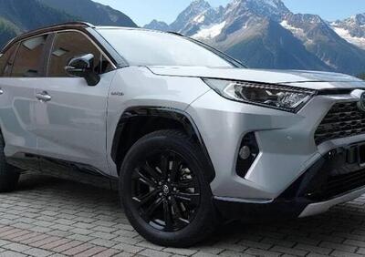 Toyota Rav4 HV (222CV) E-CVT AWD-i Style usata