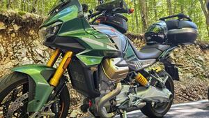 Moto Guzzi V100 Mandello S (2022 - 24) 