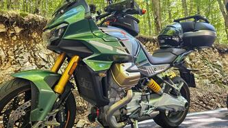 moto guzzi v100 mandello s (2022 - 24)