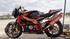 Aprilia Tuono 1000 R Factory (2004 - 05) 