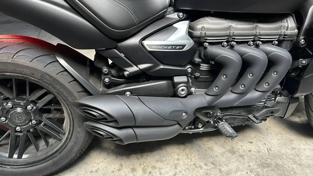 Triumph Rocket 3 R (2021 - 24)  (2)