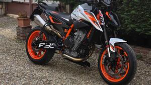 KTM 890 Duke R (2021) 