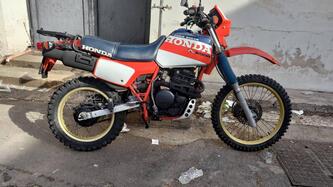 Honda XL 600 Paris Dakar (XL 600 LE) epoca
