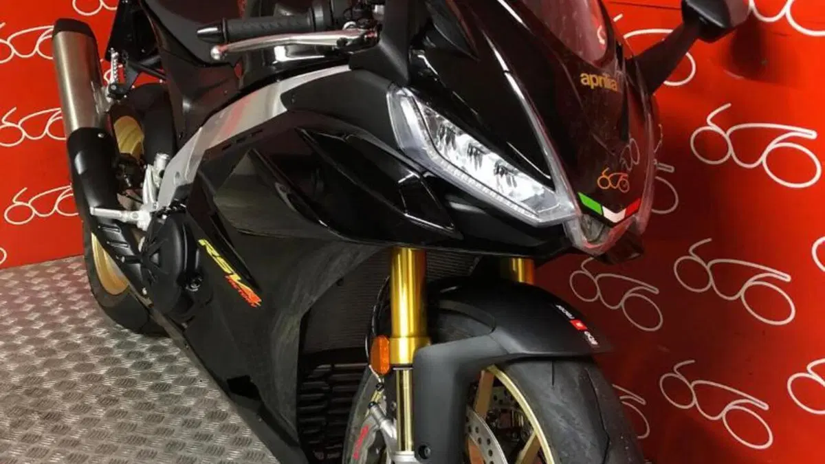 Aprilia RSV4 1100 Factory (2021 - 24)  (2)