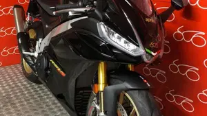 Aprilia RSV4 1100 Factory (2021 - 24)  (2)