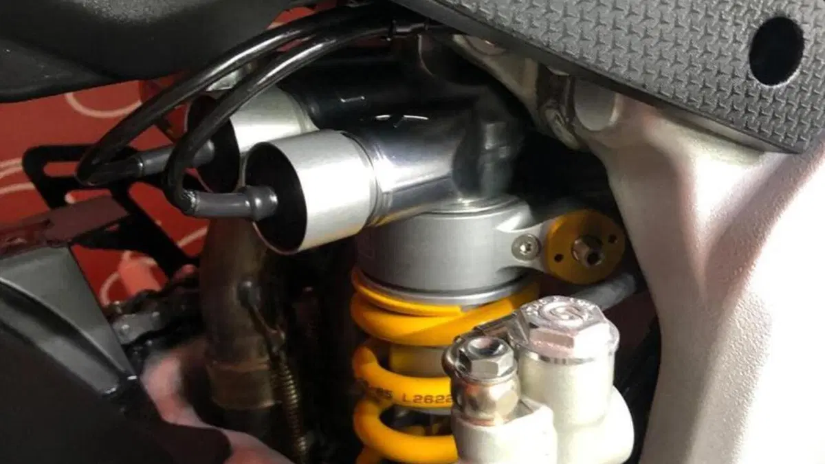 Aprilia RSV4 1100 Factory (2021 - 24)  (5)