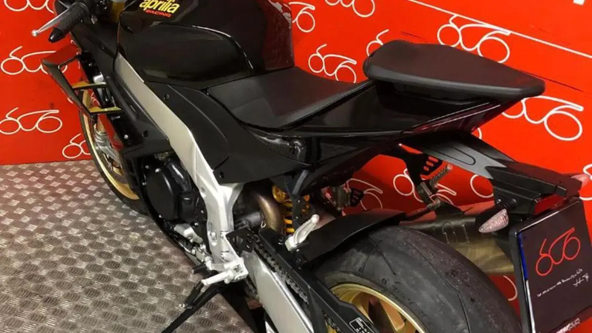 Aprilia RSV4 1100 Factory (2021 - 24)  (4)
