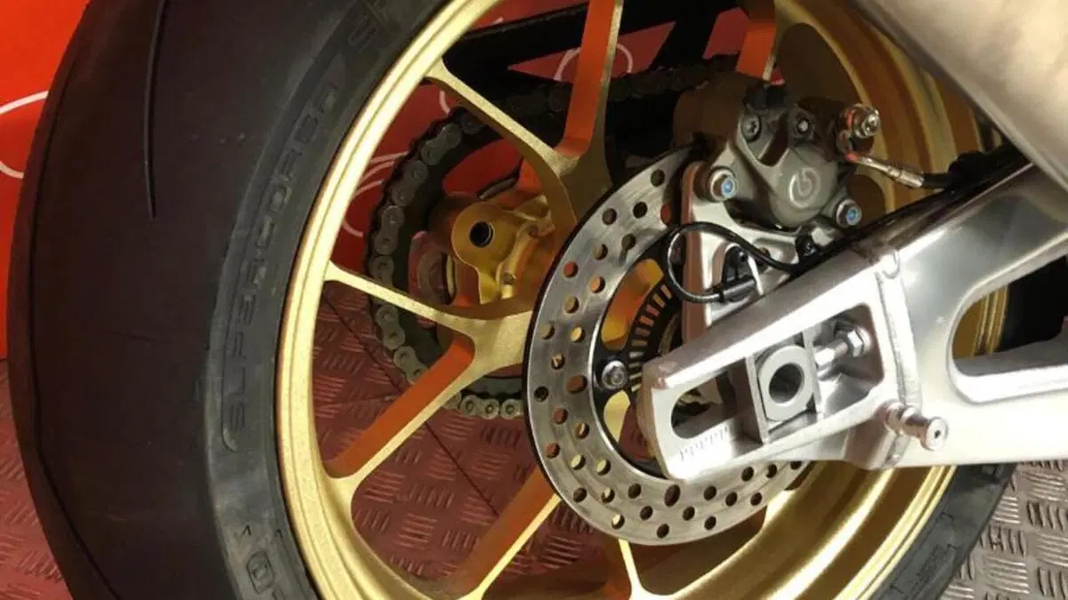 Aprilia RSV4 1100 Factory (2021 - 24)  (6)