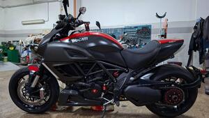 Ducati Diavel 1200 Carbon (2010 - 13) 