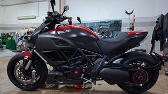 Ducati Diavel 1200 Carbon (2010 - 13)