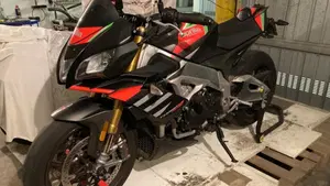 Aprilia Tuono V4 Factory (2019 - 20)  (2)