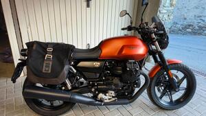 Moto Guzzi V7 Stone (2021 - 24) 
