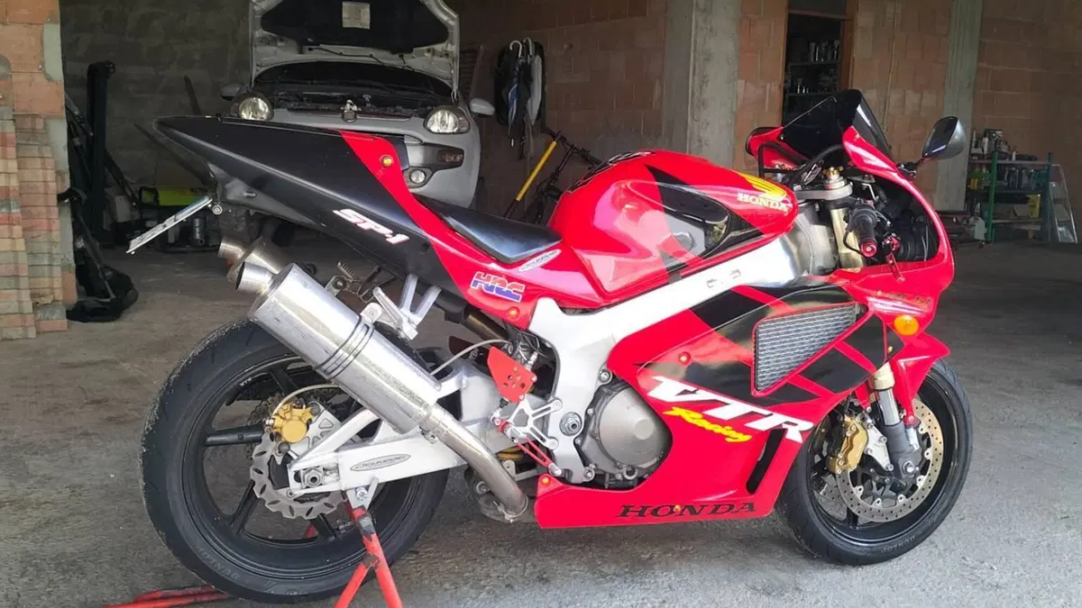 Honda VTR 1000 SP-1 (2000 - 01)  (4)