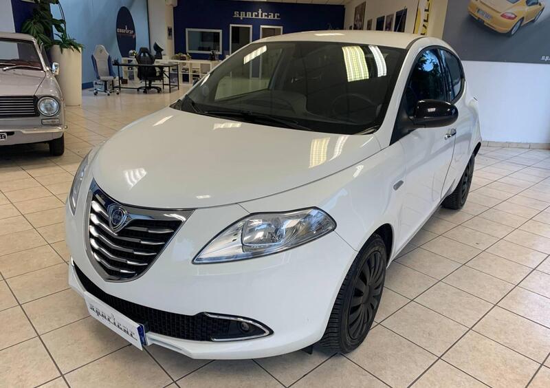 Lancia Ypsilon 1.2 69 CV 5 porte S&S Silver