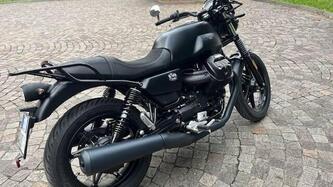 Moto Guzzi V7 Stone (2021 - 24)