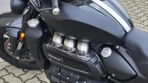 Triumph Rocket 3 R (2021 - 24)  (2)