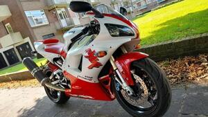 Yamaha YZF R1 (2000 - 01) 