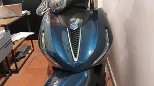 Piaggio Beverly 300 ABS-ASR (2021 - 25)  (4)