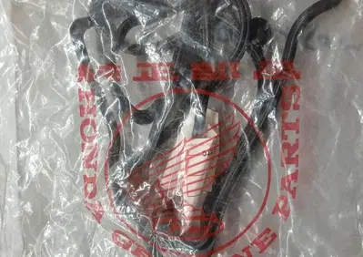 12391MJ0000 Guarnizione coperchio punterie CBX 750 Honda - Annuncio 9881956