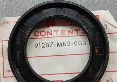 91207MB2003 Paraolio 40x62x6 Honda - Annuncio 9882297