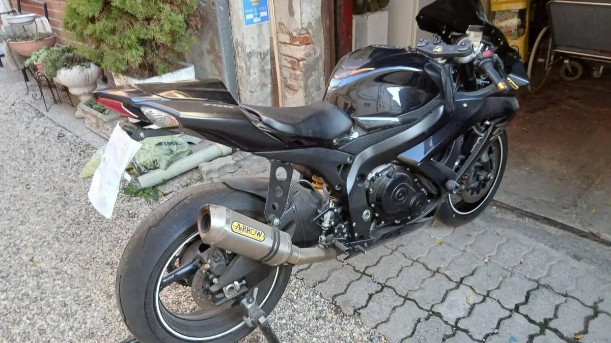 Suzuki GSX R 750 (2008 - 10)  (6)