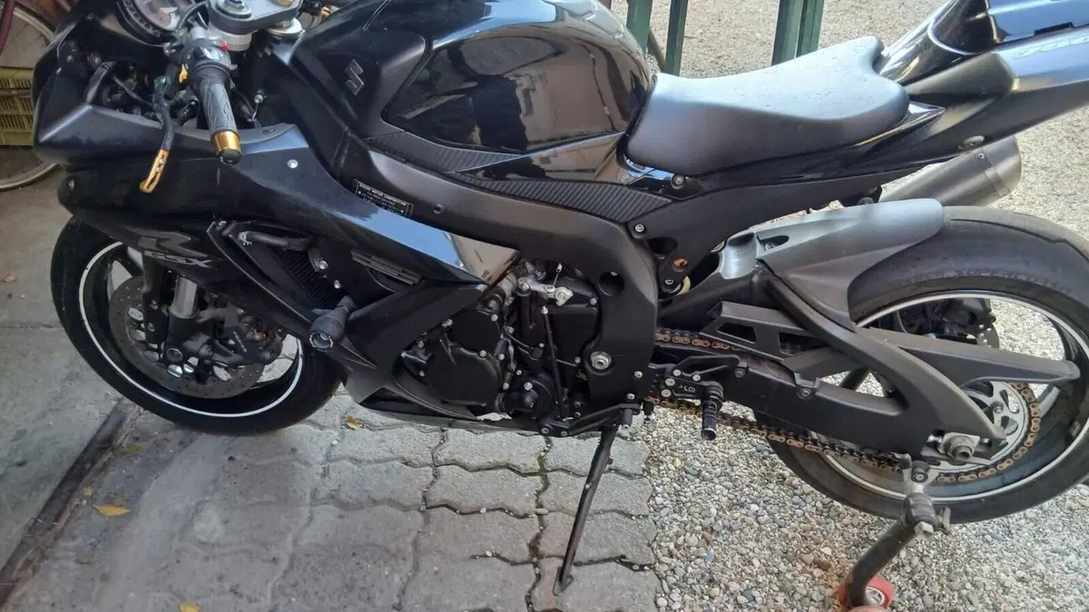 Suzuki GSX R 750 (2008 - 10)  (8)