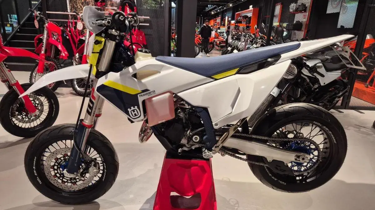 Husqvarna TE 125 (2025)  (4)