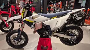 Husqvarna TE 125 (2025)  (4)