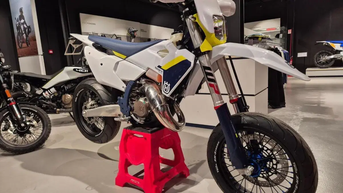 Husqvarna TE 125 (2025)  (2)