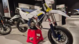 Husqvarna TE 125 (2025)  (2)