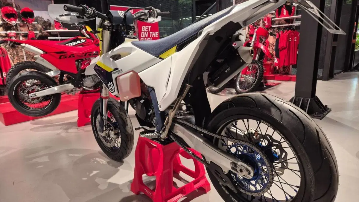 Husqvarna TE 125 (2025)  (6)