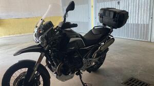 Moto Guzzi V85 TT Guardia d'Onore (2022 - 23) 