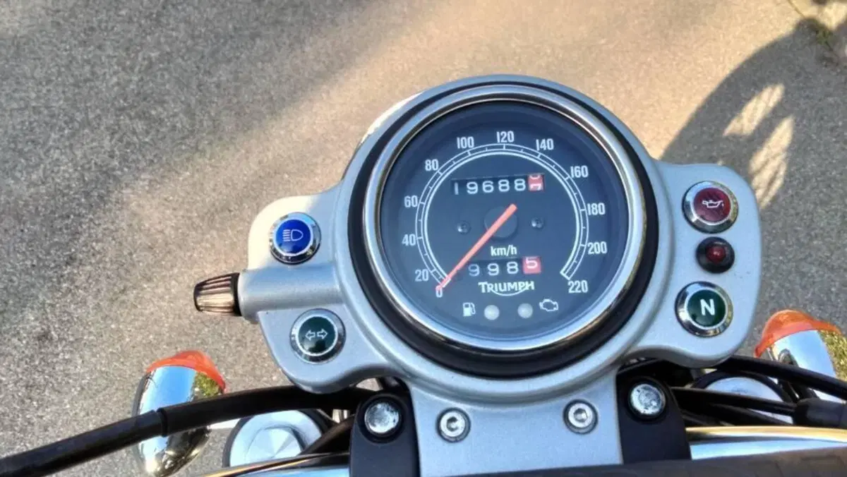 Triumph Scrambler (2006 - 17)  (2)