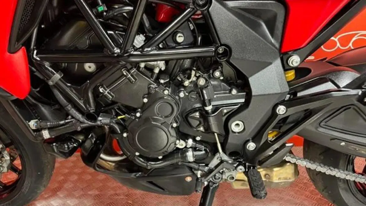 MV Agusta Turismo Veloce 800 Rosso (2021 - 23)  (6)