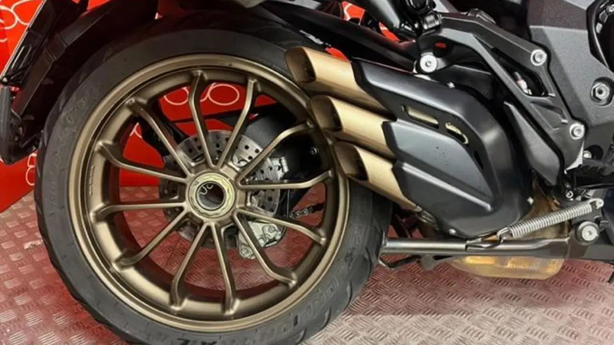 MV Agusta Turismo Veloce 800 Lusso (2021 - 22)  (10)