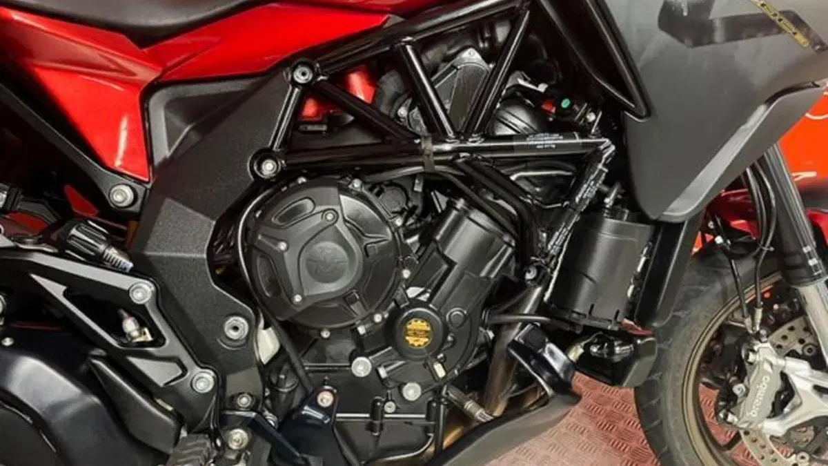 MV Agusta Turismo Veloce 800 Lusso (2021 - 22)  (2)