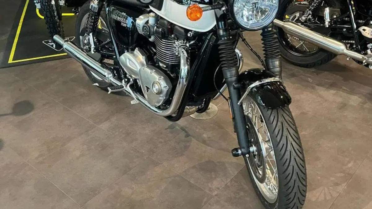 Triumph Bonneville T120 (2021 - 25)  (7)