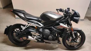 Triumph Street Triple RS (2017 - 19)  (3)