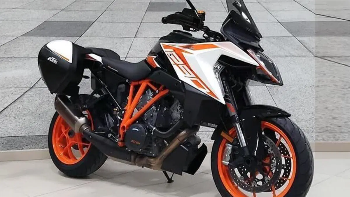 KTM 1290 Super Duke GT (2021) 
