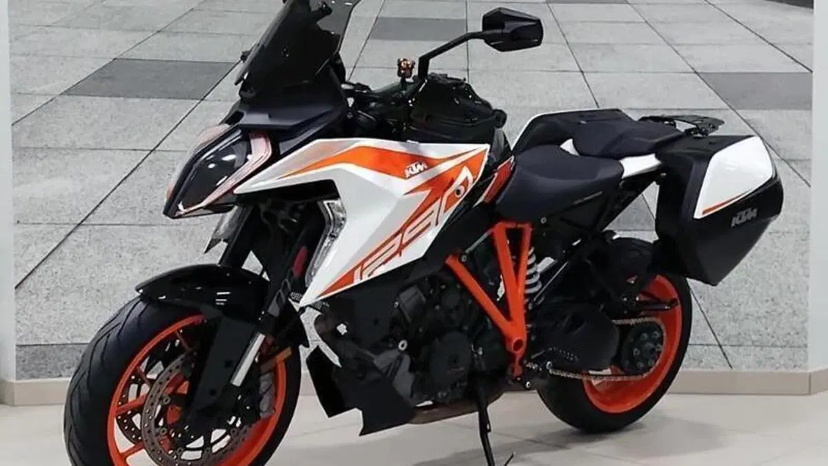 KTM 1290 Super Duke GT (2021)  (2)