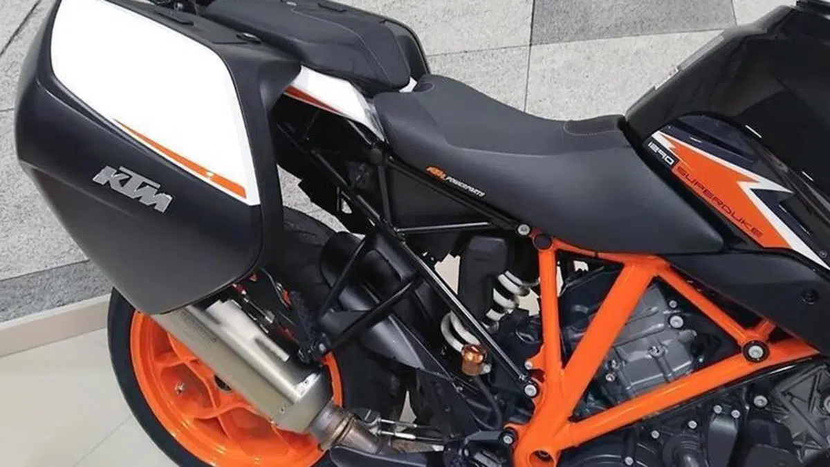 KTM 1290 Super Duke GT (2021)  (4)