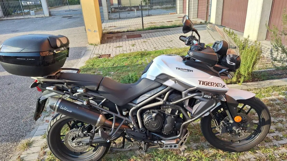 Triumph Tiger 800 XRx (2015 - 17)  (2)
