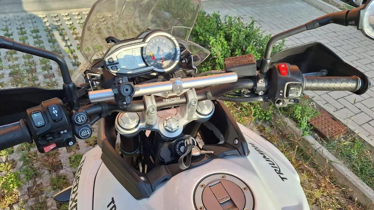 Triumph Tiger 800 XRx (2015 - 17)  (8)