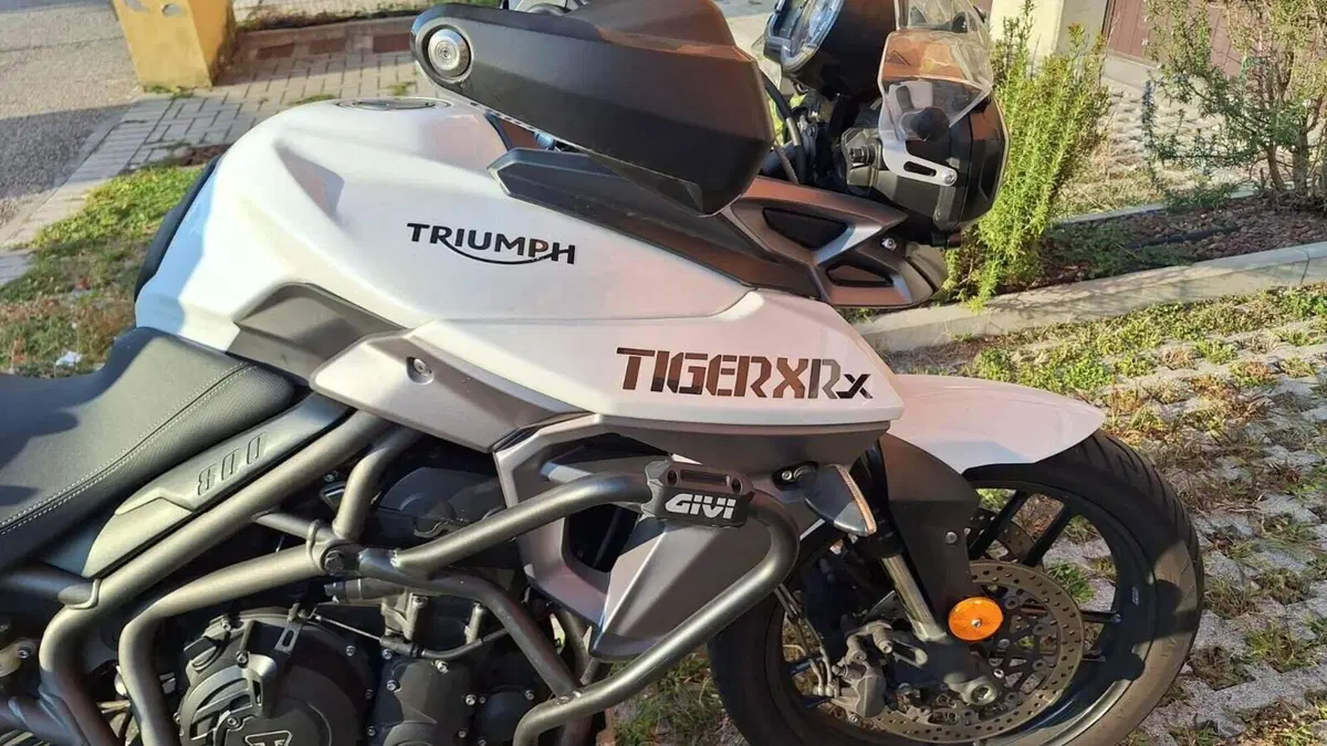 Triumph Tiger 800 XRx (2015 - 17)  (12)