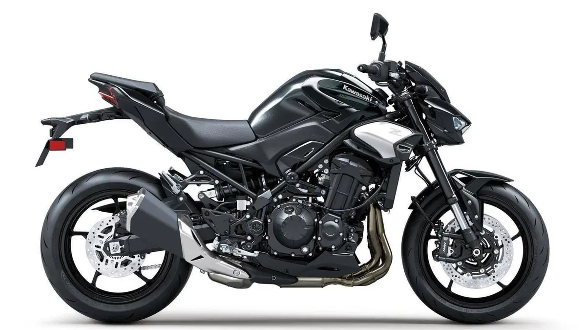 Kawasaki Z 900 A2 (2025 - 26)  (2)