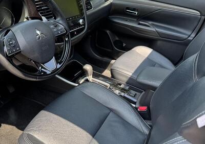 Mitsubishi Outlander 2.0 4WD CVT Diamond SDA 7 posti usata