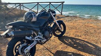 Ducati Monster 600 Dark (1998 - 01) usata