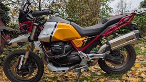 Moto Guzzi V85 TT Evocative Graphics (2021 - 23) 