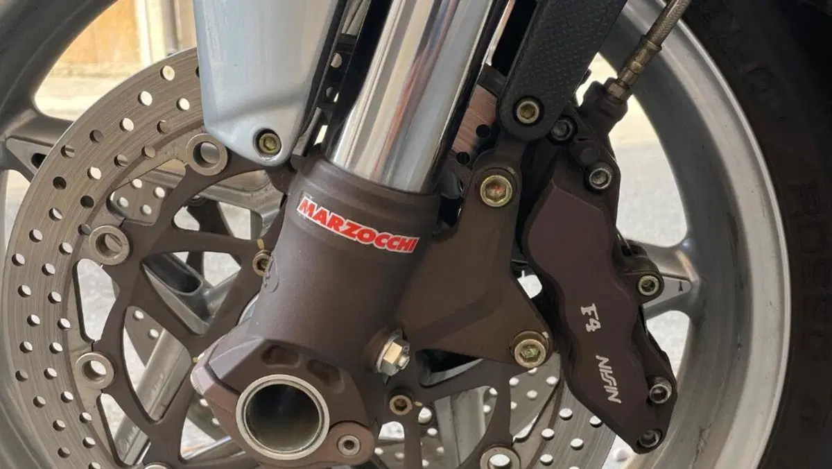 MV Agusta Brutale 910 S (2005 - 11)  (18)
