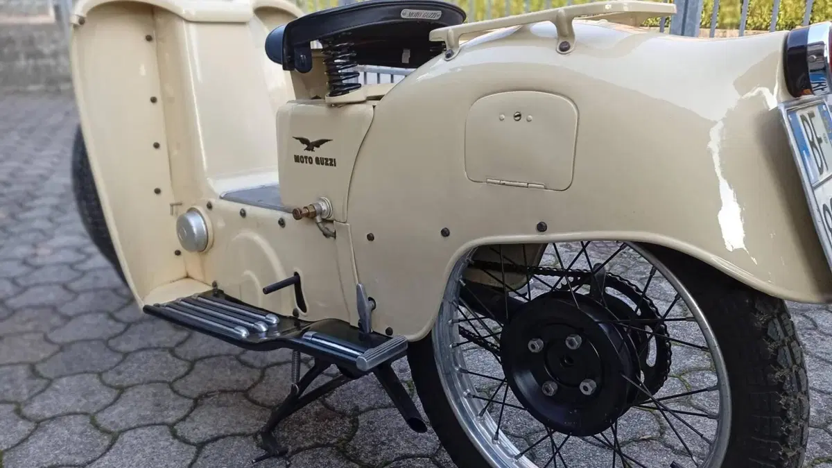 Moto Guzzi   (8)
